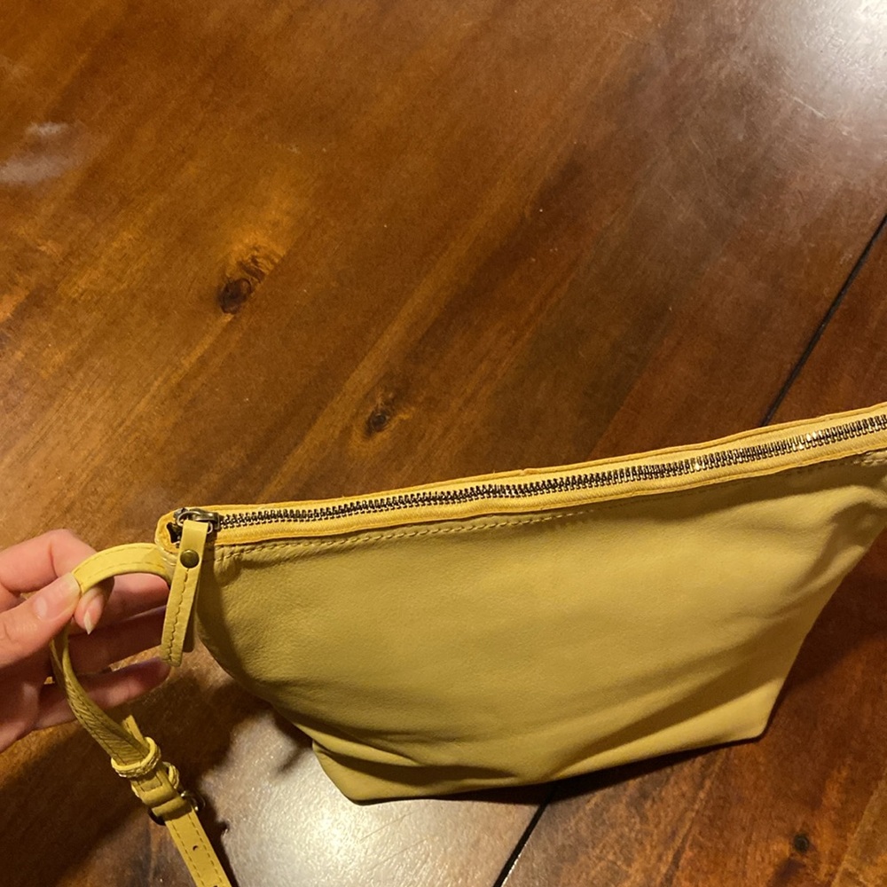 American Leather Yellow Crossbody Bag. - Picture 8 of 16